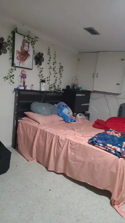 Private room available for a girl in Malton for $700/month. It is a very spacious room Location: Jus...