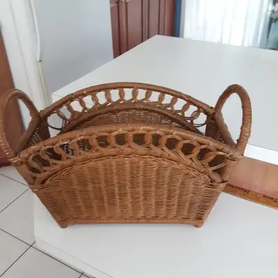 3 GRANDS PANIERS NEUFS EN OSIER: $10.00 CHACUN, View more