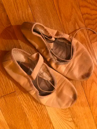 Bloch Kid's ballet shoes pink size 24 good condition