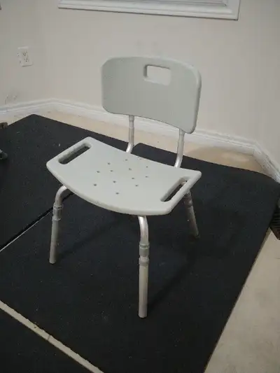 Bath chair $60 Pick up only Txt 647-400-7966