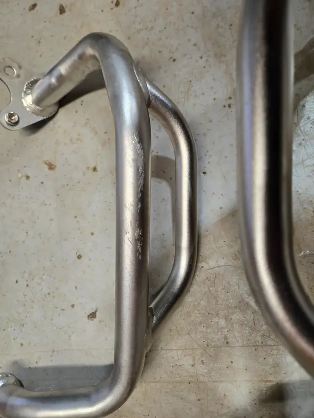 Africa twin 2023 crash bar Honda oem in Motorcycle Parts & Accessories in Laval / North Shore - Image 6