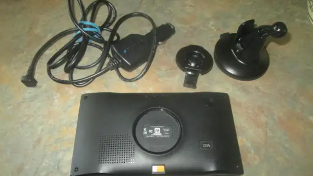 Garmin DriverSmart 60 LMT GPS Navigator bundle 32GB Micro SD car in General Electronics in St. Catharines - Image 3