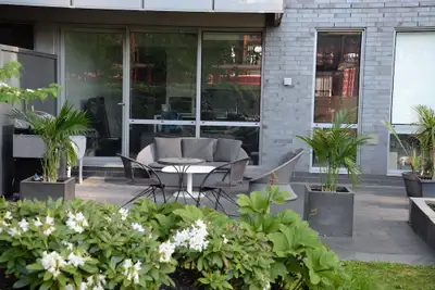 VIEUX-MONTRÉAL / SOLANO- Superbe condo haut de gamme meublé et équipé au RDC du projet Solano au bor...