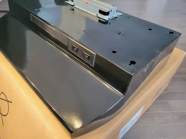 Hood Vent (from new build) - Air King brand above stove ($100) in Other in Ottawa - Image 4