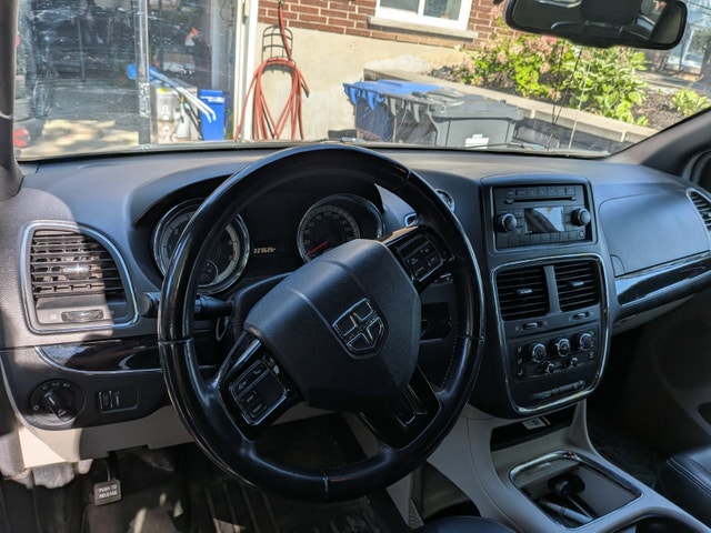 Dodge Grand Caravan 2017 SXT — photo 3