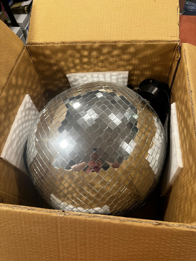 16” mirror ball with motor in Performance & DJ Equipment in Strathcona County