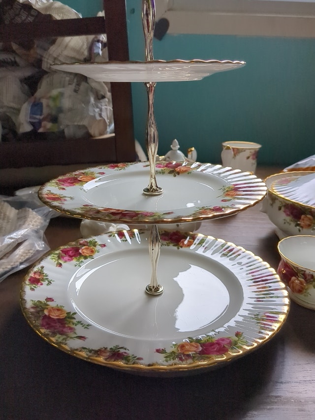 Royal Albert Old Country Roses bone china PENDING Arts & Collectibles