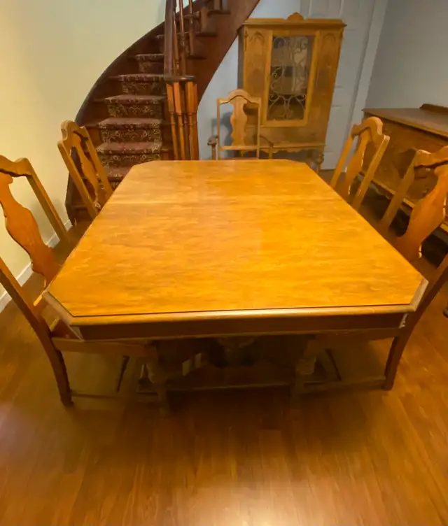Antique Table in Dining Tables & Sets in Oakville / Halton Region - Image 3