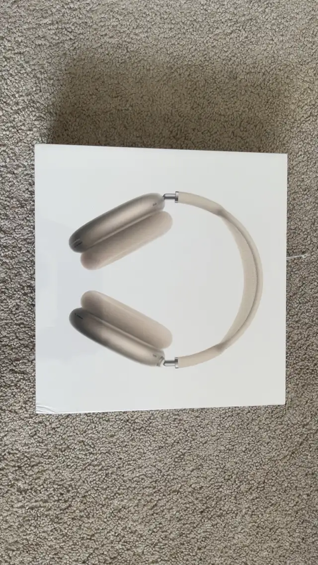 Apple Over Ear headphones in Headphones in Mississauga / Peel Region - Image 2