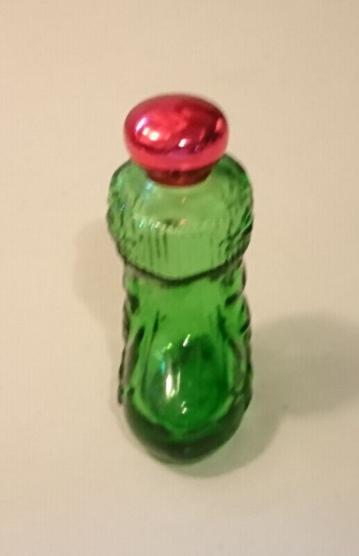 Vintage Avon CHRISTMAS SURPRISE Moonwind Cologne Bottle in Arts & Collectibles in Oshawa / Durham Region - Image 4