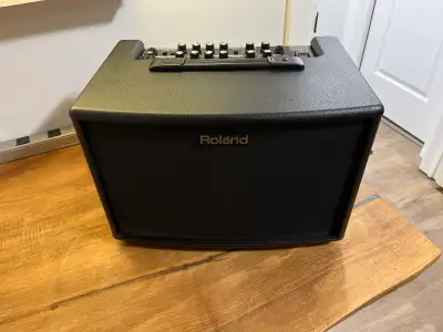 Selling my Roland AC-60 Acoustic Chorus amplifier, a compact and powerful amp perfect for acoustic g...