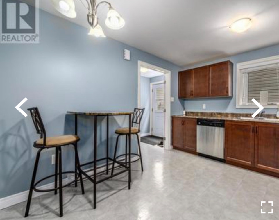Apt for rent / ground level entry / No stairs / 2 car park 4