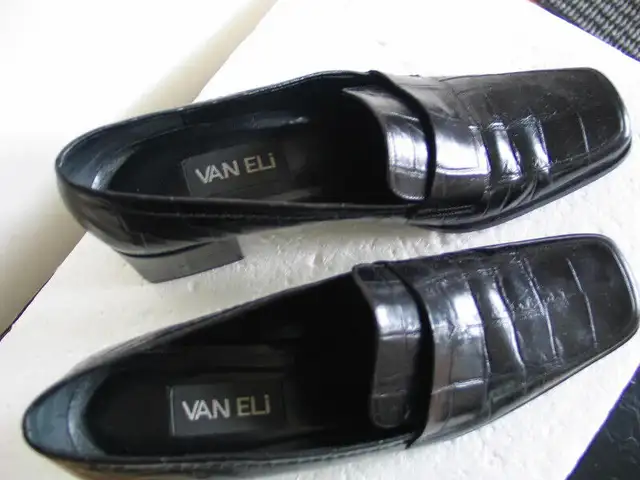Black Patent Ladies VAN ELi Dress Shoes Size 10N in Women's - Shoes in Calgary - Image 2