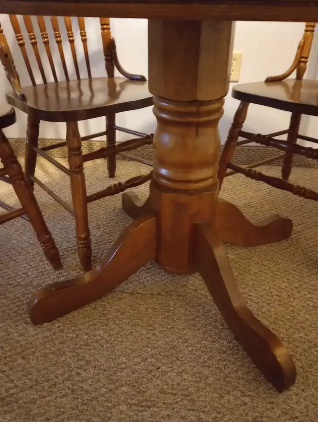 Dinning Table  in Dining Tables & Sets in City of Halifax - Image 4