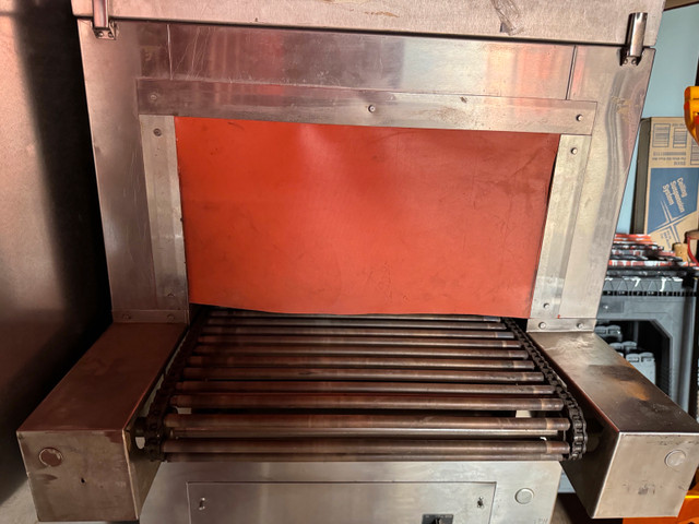Shrink Wrapping Machine in Other Business & Industrial in Hamilton - Image 2