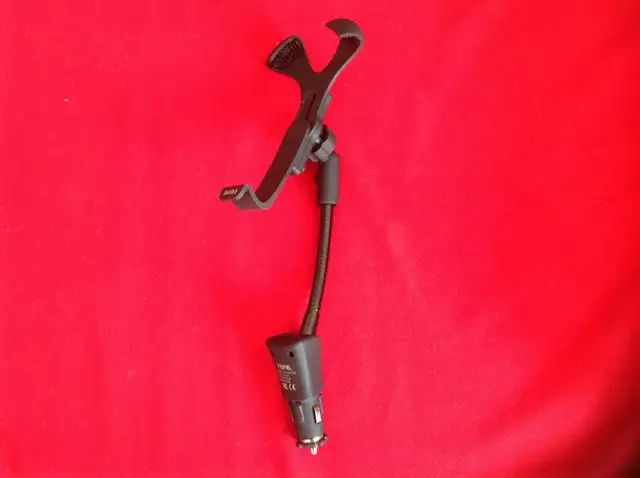 IHOME IH- CM120B MOUNT WITH CIGARETTE LIGHTER CONNECTION in General Electronics in Kingston - Image 2