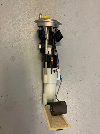 CAN AM COMMANER 800 FUEL ASSEMBLY 35.00 CALL OR TEXT 807-621-3222