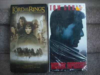 **The Lord of the Rings - The Fellowship of the Ring 2002 with BONUS 2001 discount booklet in mint c...
