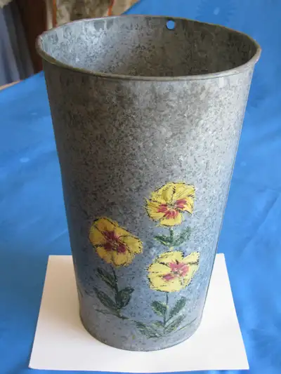 Très jolie chaudière à eau érable avec peinture pour décoration ou peut servir porte parapluie ou po...