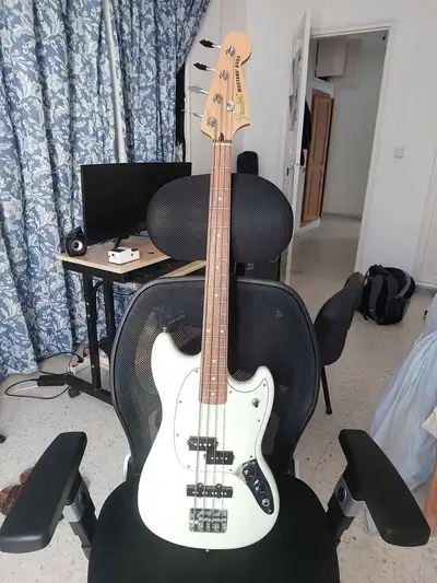 Fender MIM Mustang PJ bass, View more