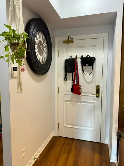 CANADA WONDERLAND VIEW CONDO FOR RENT. 2 BED , 2 FULL WASHROOM, VERY CLEAN , WALKING DISTANCE TO VAU...