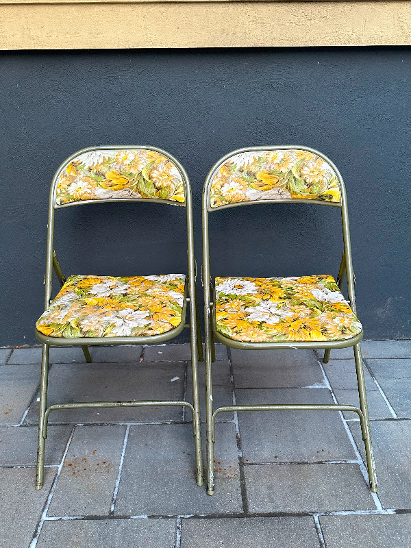 2 CHAISES PLIANTES RÉTRO VINTAGE FOLDING CHAIR CHROME ET VINYLE dans Art et objets de collection  à Ville de Montréal