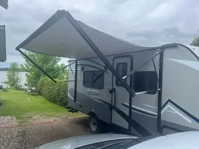 Great first trailer, 21 ft, alluminum cage with Azdel fiberglass walls. Front queen bed with large m...