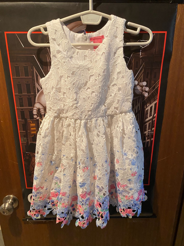 Girls dres Size 7/8 in Kids & Youth in St. Albert