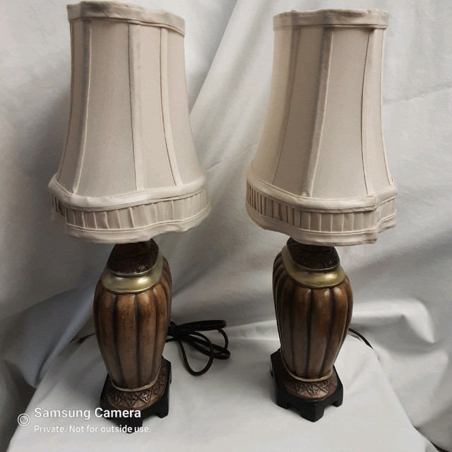 Pair of contemporary desk or bedside lamps, w/ shades and bulbs in Indoor Lighting & Fans in Calgary - Image 2