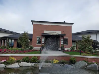 2bed 2bath penthouse condo in Willougby (Langley)