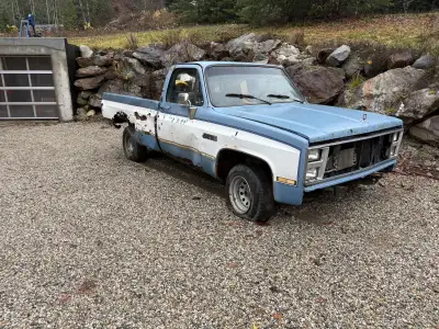 1985 2 Wheel Dr. half ton power windows pwr door locks tilt cruise air-conditioning R 700 350 engine...