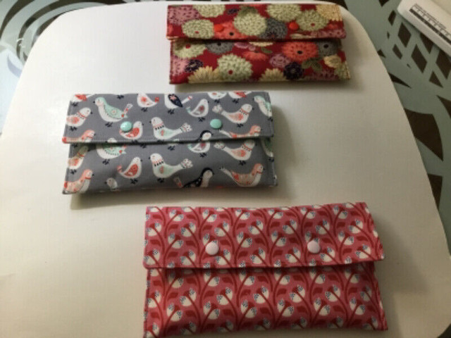 Étui et lingette démaquillantes / Case and makeup remover wipes dans Santé et besoins spéciaux  à Longueuil/Rive Sud - Image 2