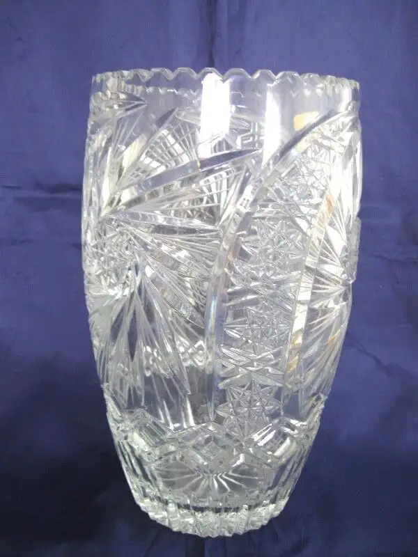 VASE CRYSTAL TAILLER  //  GERMANY // ..Motif PINWHEEL... in Arts & Collectibles in West Island - Image 3