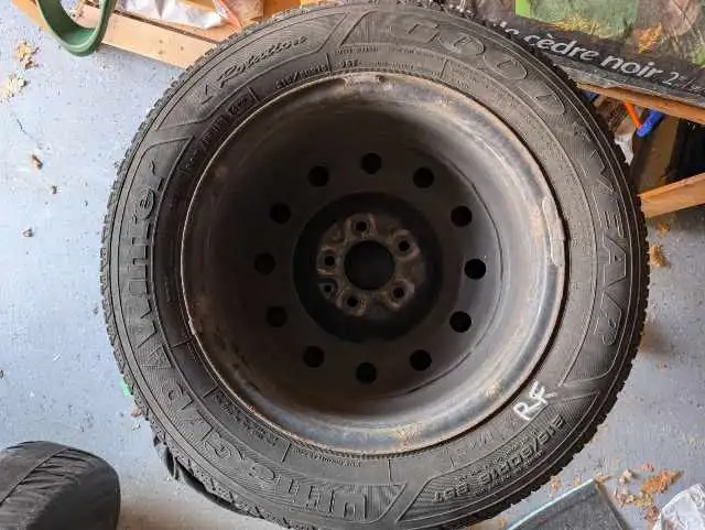 Used Goodyear winter tires with rims for sale in Tires & Rims in Mississauga / Peel Region - Image 7