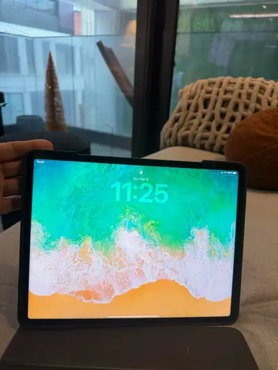iPad Pro 12.9” M1 (5e gen, 128Go) comme neuf – boîte incluse, View more