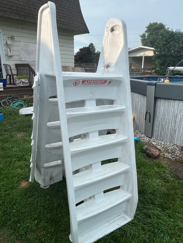Lockable AFrame Pool Ladder Hot Tubs & Pools Ottawa Kijiji