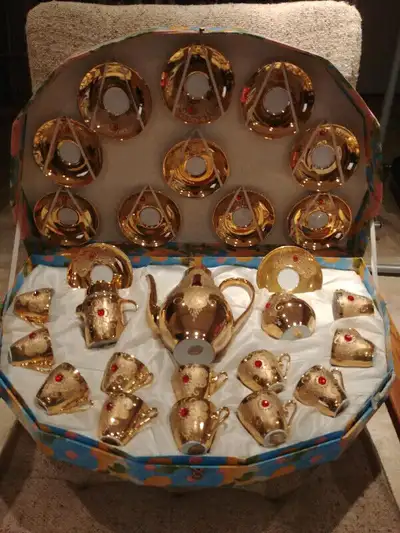 29 pieces in total. No cracks or chips. Plates marked "Eschenbach Bavaria - Germany". Everything els...