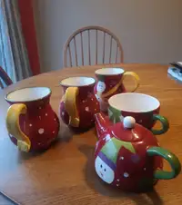 LOVELY HAND PAINTED Tea Set (NEW) -Teapot Included