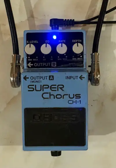Boss Made in Taiwan pedal with modded bright Blue LED. Works perfectly except when using a battery:...