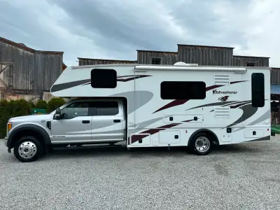 Looking to hit the open road in comfort and style? This well-maintained 2017 Adventurer 4 Motorhome...