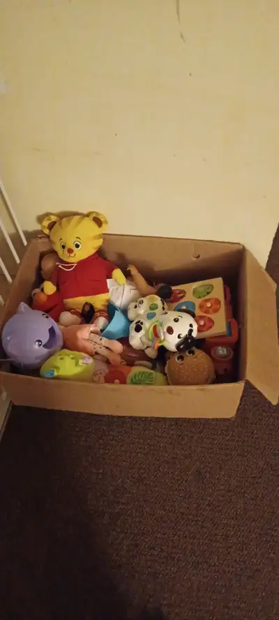 Mom of 3 offering to babysit in St.Thomas, View more