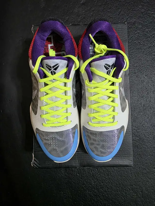 Kobe 5 PJ Tucker size 8 in Men's Shoes in Mississauga / Peel Region - Image 3