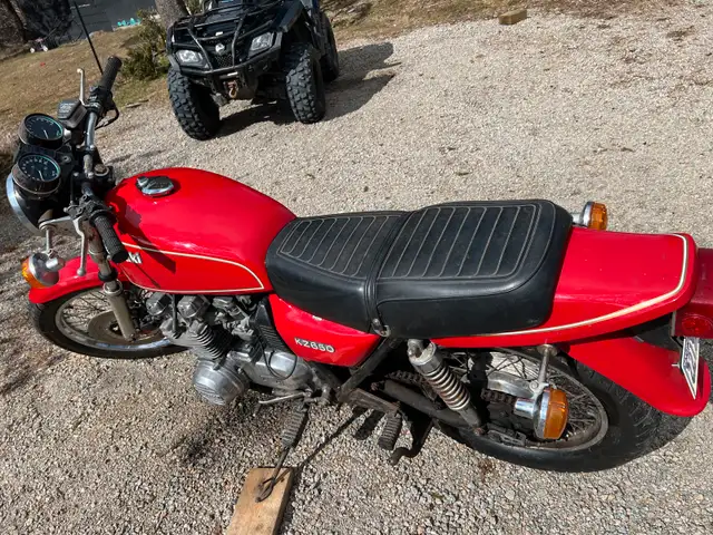 1978 Kawasaki kz 650 in Sport Bikes in Bridgewater - Image 4