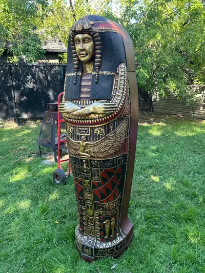 Bibliothèque sarcophage reine égyptienne , View more