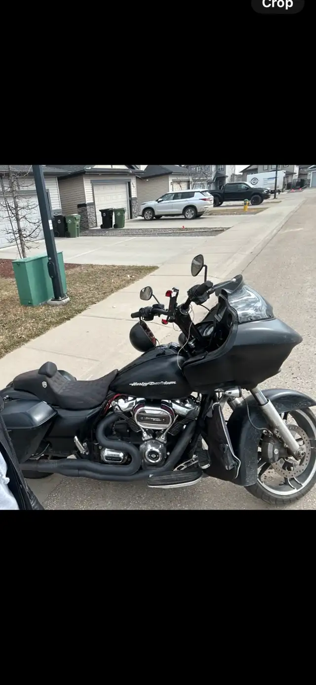 2017 Harley road glide in Street, Cruisers & Choppers in Edmonton - Image 4