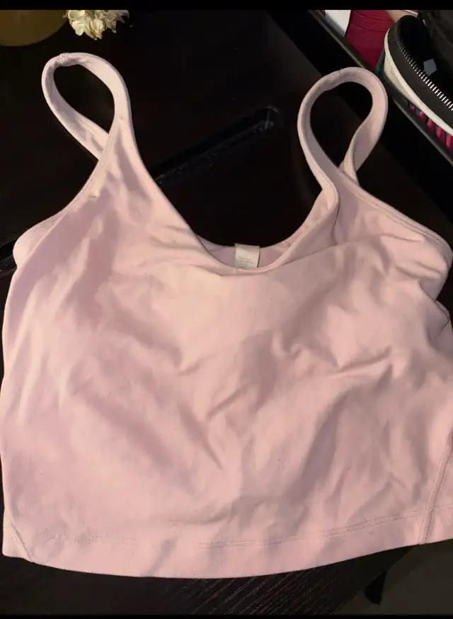 Lululemon top in Women's - Tops & Outerwear in Guelph - Image 2