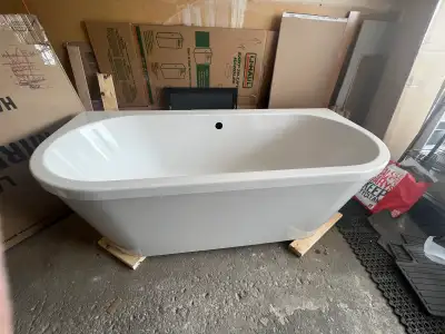 Stand alone bath tub, View more