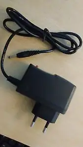 ac/dc Adapter 15 v. Input 100-240vac. 50/60 Hz. Output; 15v/1000mA. De qualité avec lumière témoins....