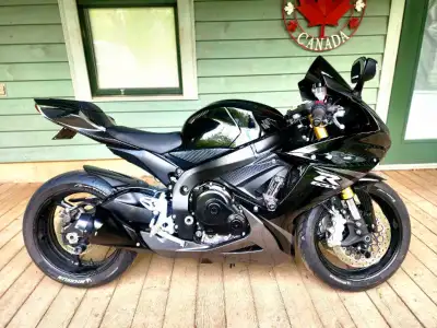 2013 SUZUKI GSXR 750 MINT CONDITION LOW KM: 17000 NEVER DROPPED. ASKING: $9500 O.B.O. NO TRADES. NO...