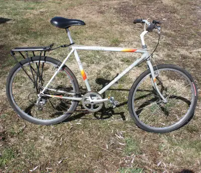 PEUGEOT Vélo hybride + Porte-bagages. Hybrid bik rear rack, View more